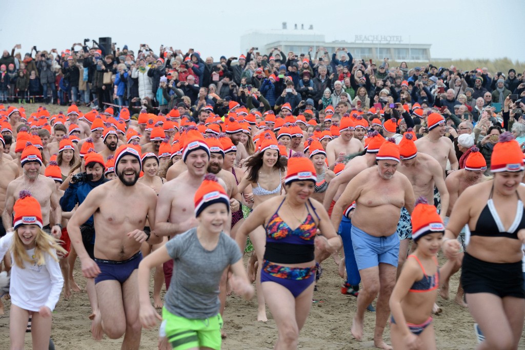 ../Images/Nieuwjaarsduik Noordwijk 2020 044.jpg